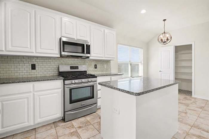 Building Photo - 908 Lincoln Dr