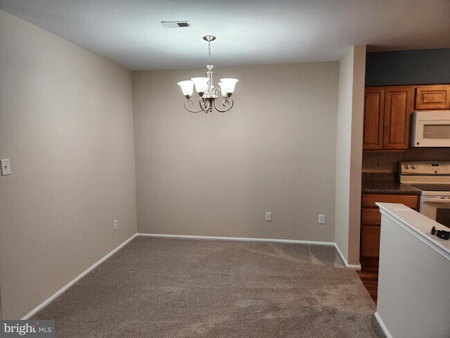 Building Photo - 1598 Nixon Dr