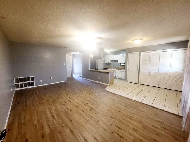 Building Photo - 4017 Eastridge Dr