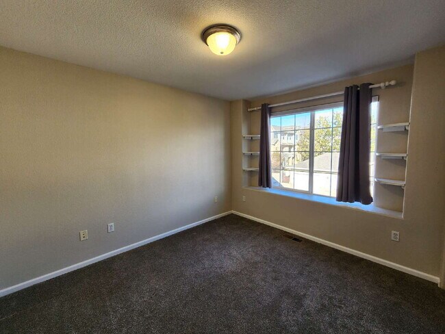 Building Photo - Spacious Two-Suite Townhome With Garage, Fireplace And Community Pool