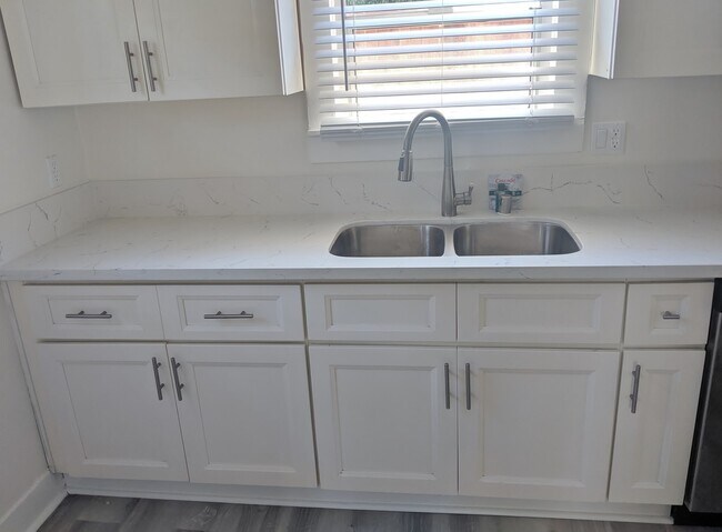 Building Photo - 4041 Van Buren Pl