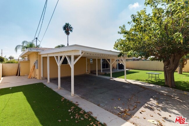 Building Photo - 11257 Collett Ave