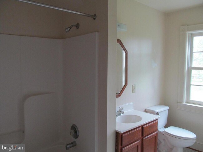 Building Photo - 1654 Milldale Rd