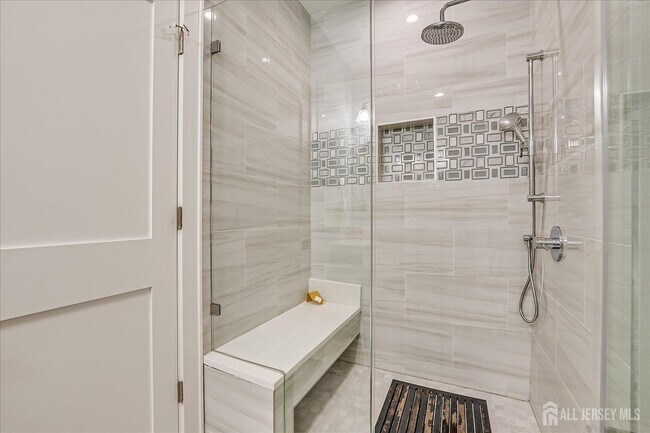 Building Photo - 3979 Park Ave