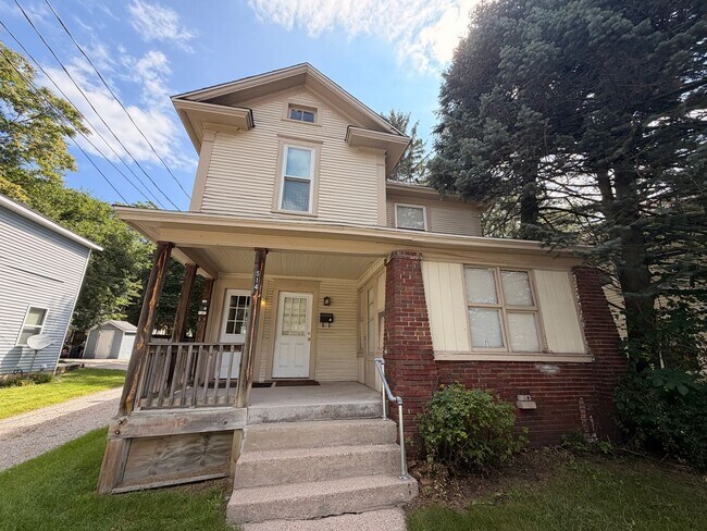 Building Photo - 514 Fuller Ave SE