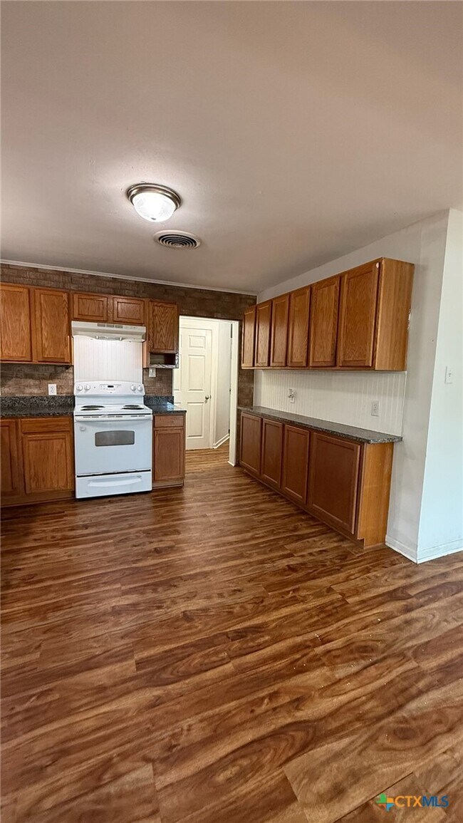 Building Photo - 301 Highland Dr