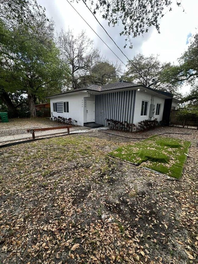 Building Photo - 9999 NW 23rd Ave