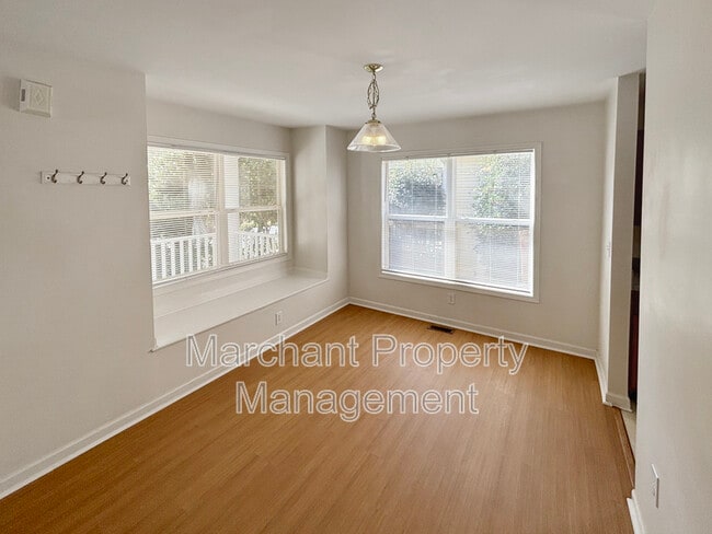 Building Photo - 335 Woodlark St