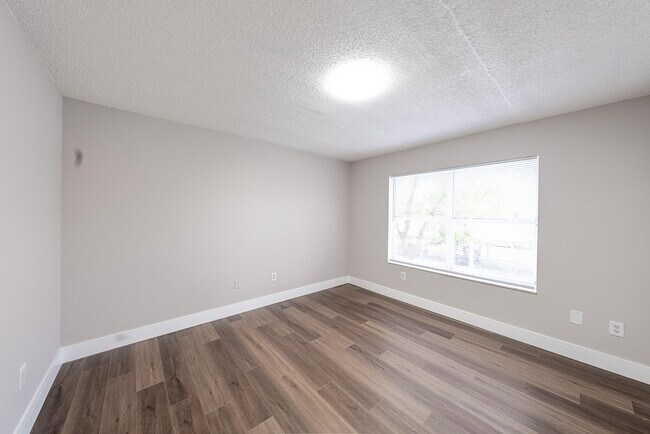 Building Photo - 5590 NW 61st St