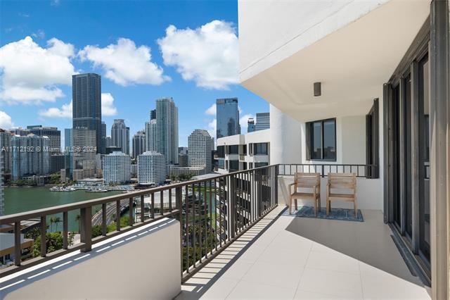 Building Photo - 520 Brickell Key Dr