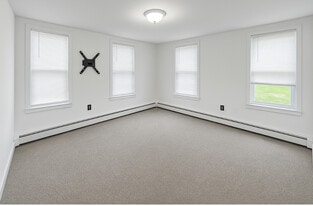 Building Photo - 41 Valley St