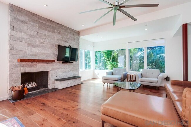 Building Photo - 738 Castro St