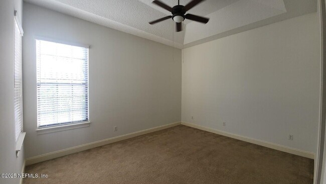 Building Photo - 654 S Loop Pkwy