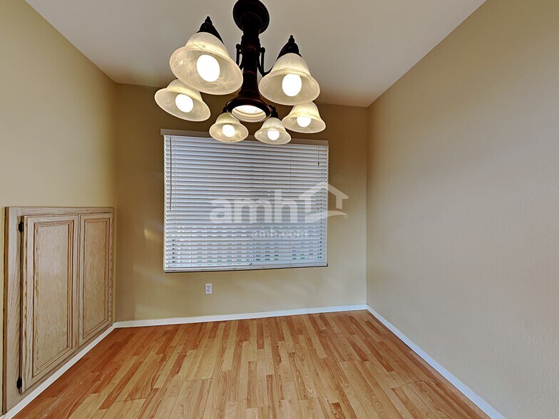 Building Photo - 9034 Dulcimer Ln