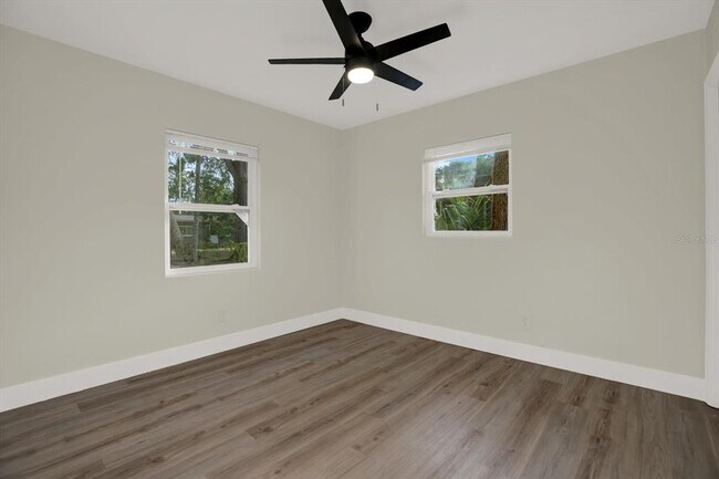 Building Photo - 1352 Parkwood St