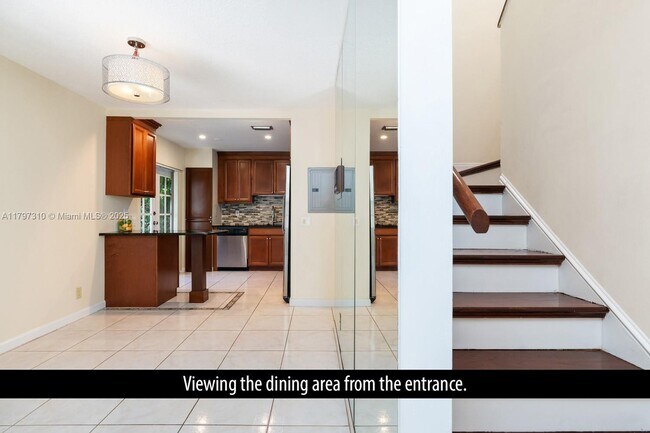 Building Photo - 6493 Via Regina