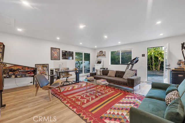 Building Photo - 5727 Colbath Ave