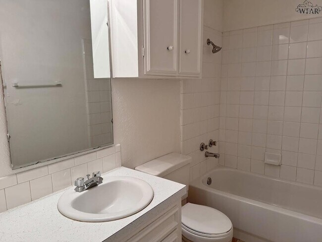 Building Photo - 1611 Bell St