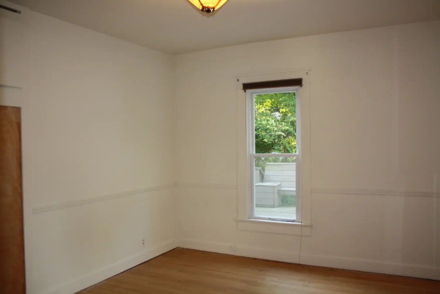 Building Photo - 1004 E 2nd St