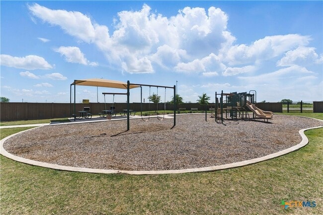 Building Photo - 211 Summit Dr