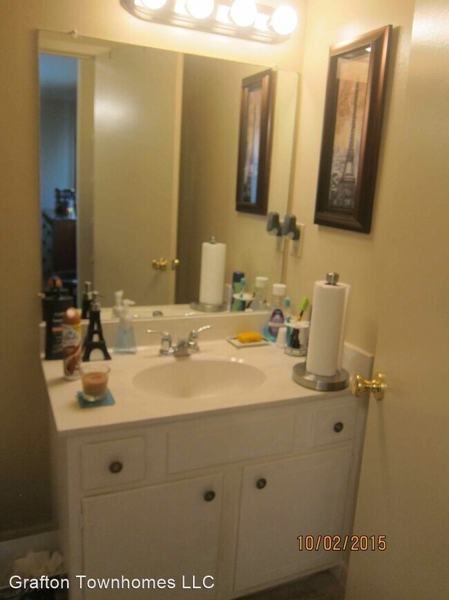 Building Photo - 102-1847 Falls Rd