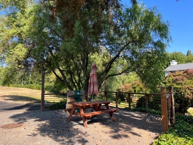 Pik Nik area - 1224 6th Ave S