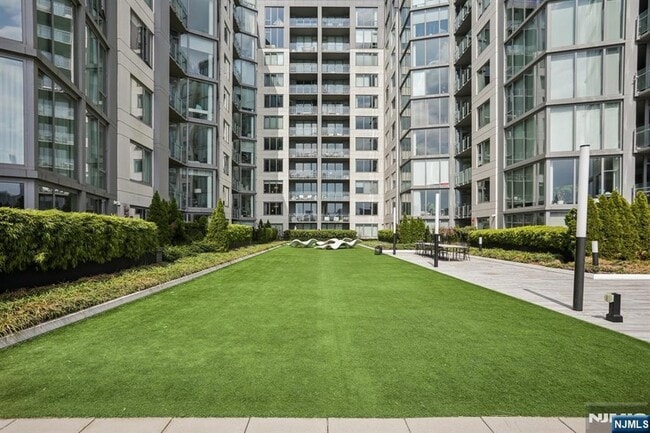 Building Photo - 9 Ave at Port Imperial