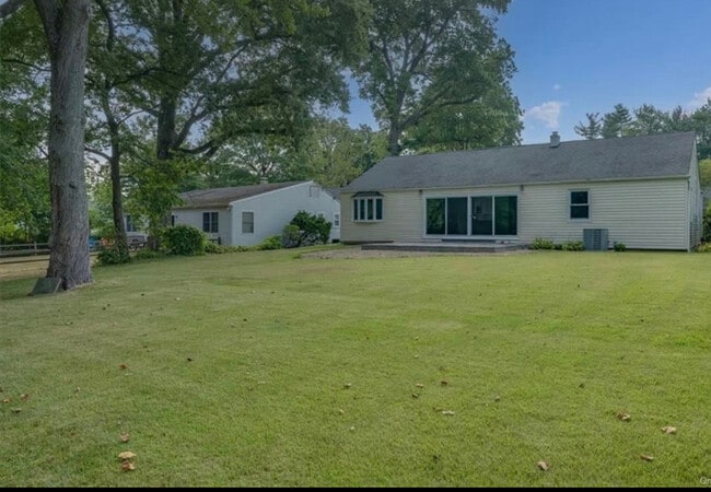 Building Photo - 82 Hanson Ln