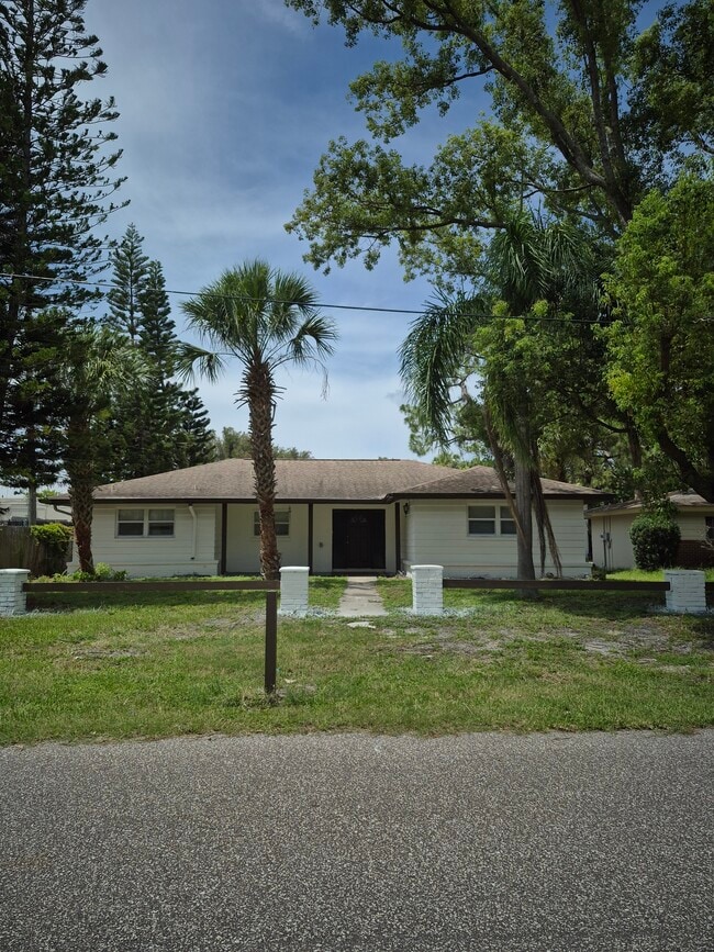 Building Photo - 5311 Luna Vista Dr