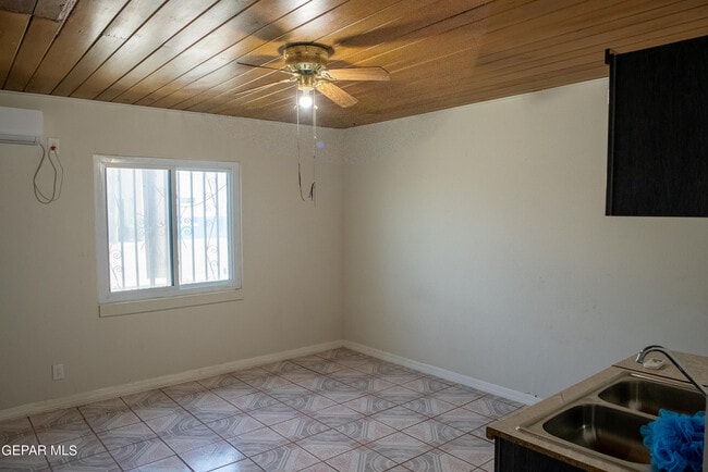 Building Photo - 7211 Alameda Ave