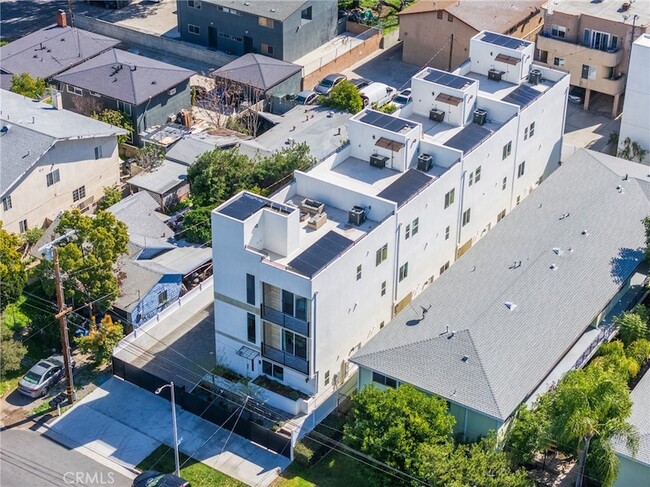 Building Photo - 714 1/2 Chestnut Avenue Unit