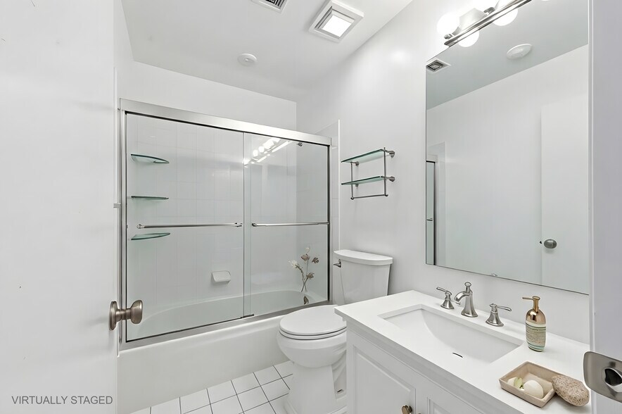 Building Photo - 763 Spring Lake Dr