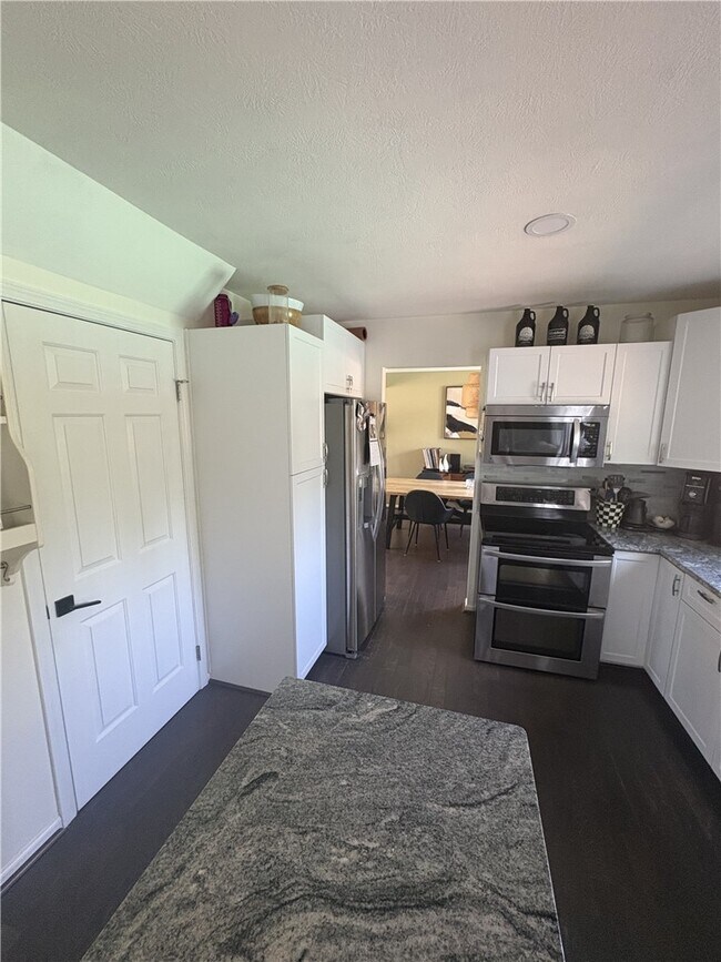 Building Photo - 390 Everwild Ln