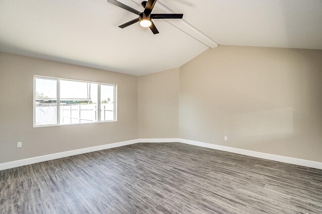 Building Photo - 215 S Doran