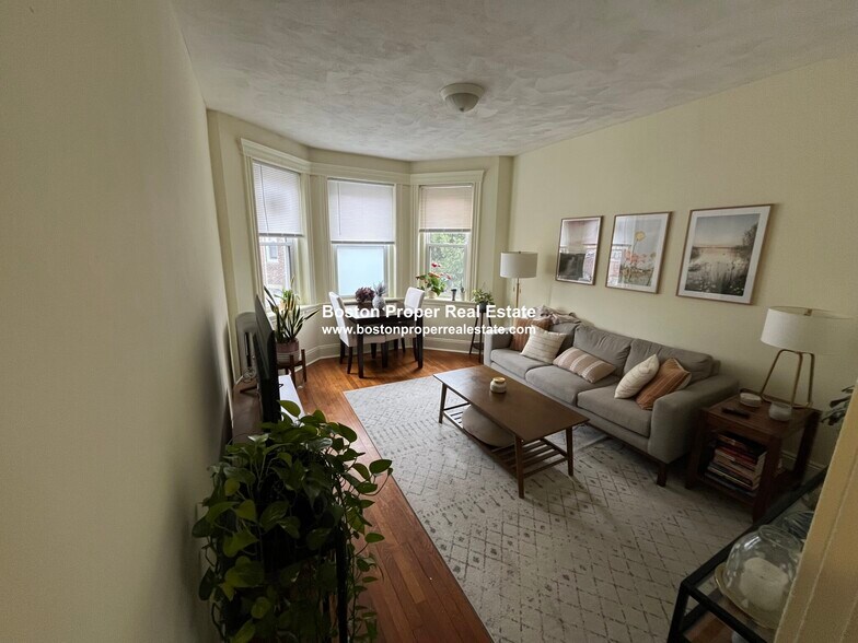 Building Photo - 124 Peterborough St