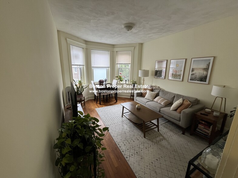 Primary Photo - 124 Peterborough St