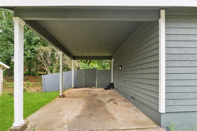 Building Photo - 9176 Greenwood Dr