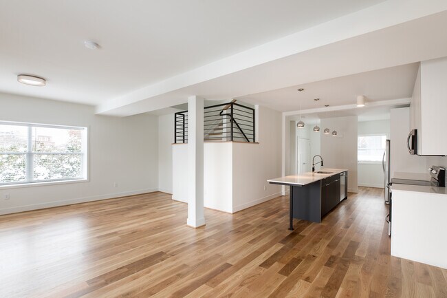 Primary Photo - 54 West Ave