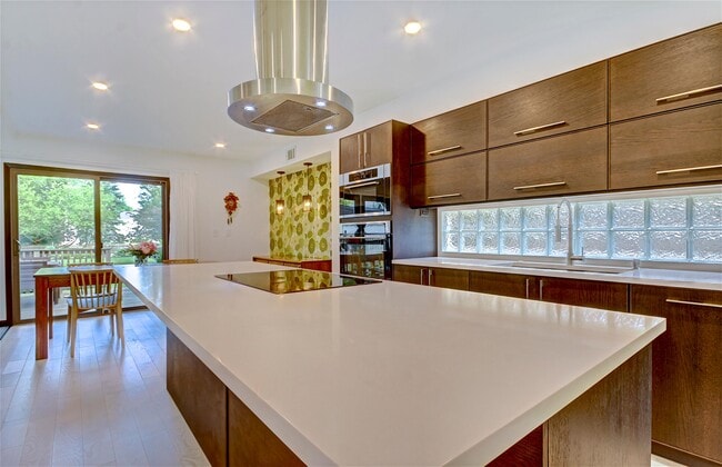 Building Photo - 384 Bradley Rd