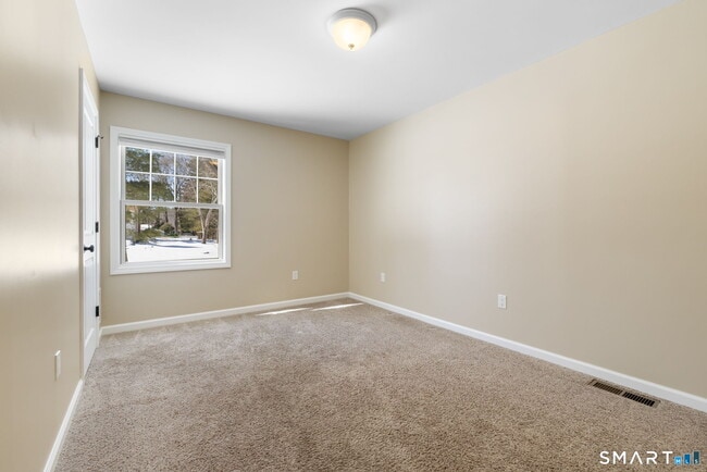 Building Photo - 5 Sunningdale Ln