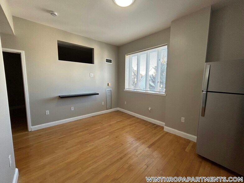 Building Photo - 312 Shirley St