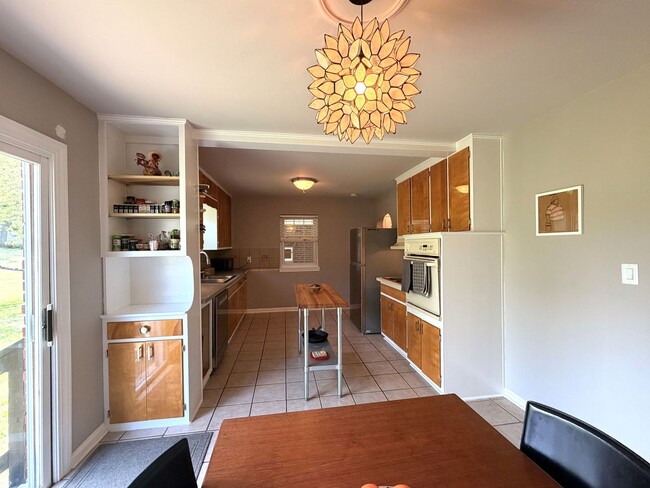 Building Photo - Hilltop Charm in Floyds Knobs – Spacious All-Brick Beauty with Room to Grow!