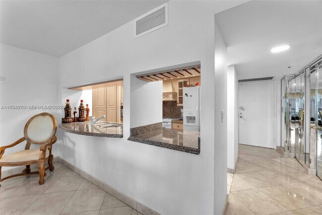 Building Photo - 1717 N Bayshore Dr