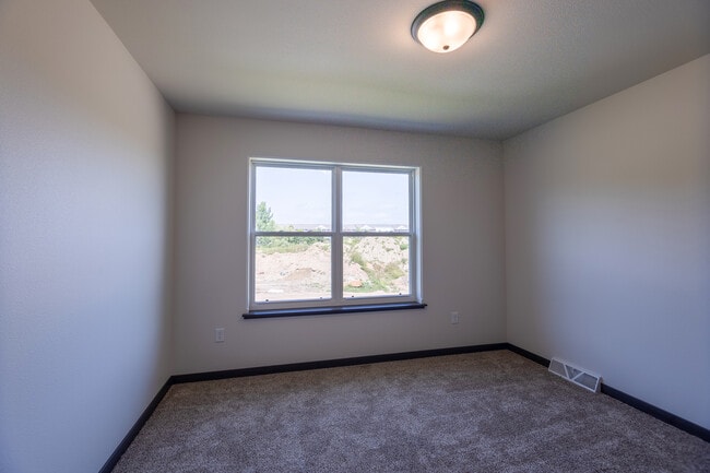 Building Photo - 1604 Eastside Cir