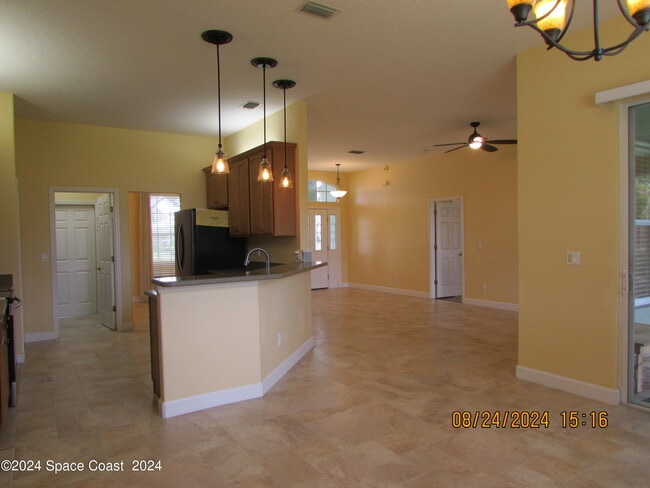 Building Photo - 1882 Woodfield Cir