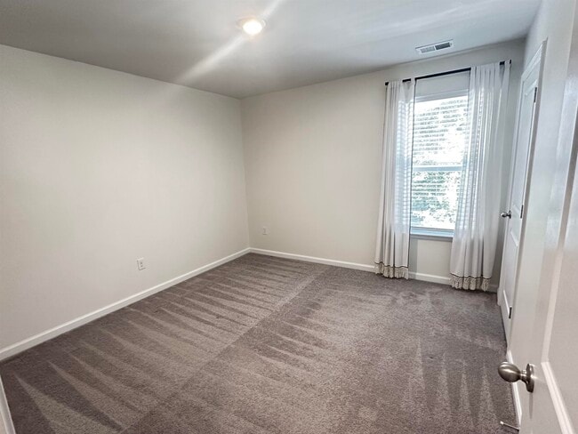Building Photo - 340 Emery Oak Dr