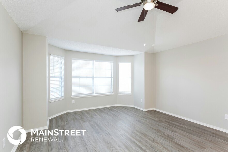 Building Photo - 304 Meadowglen Dr