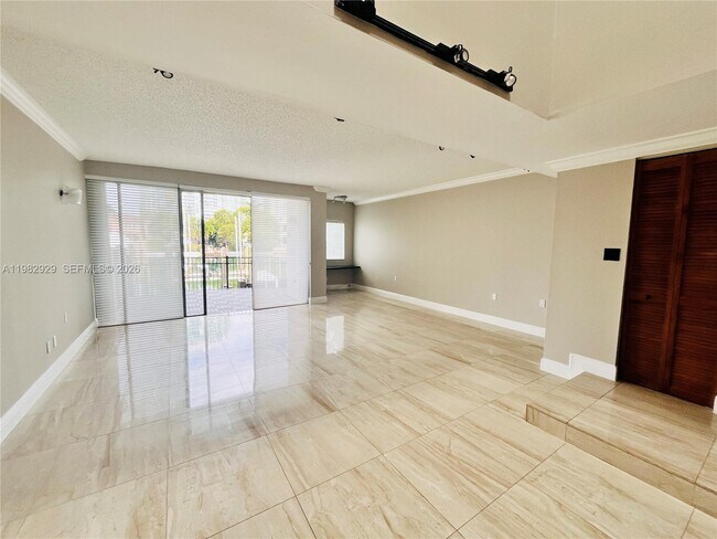 Building Photo - 253 Poinciana Island Dr