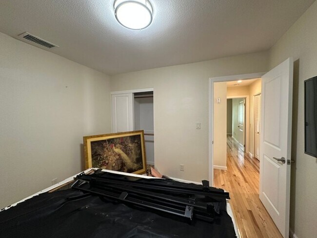Building Photo - Stunning END-UNIT 3-bedroom condominium located in Agoura Hills