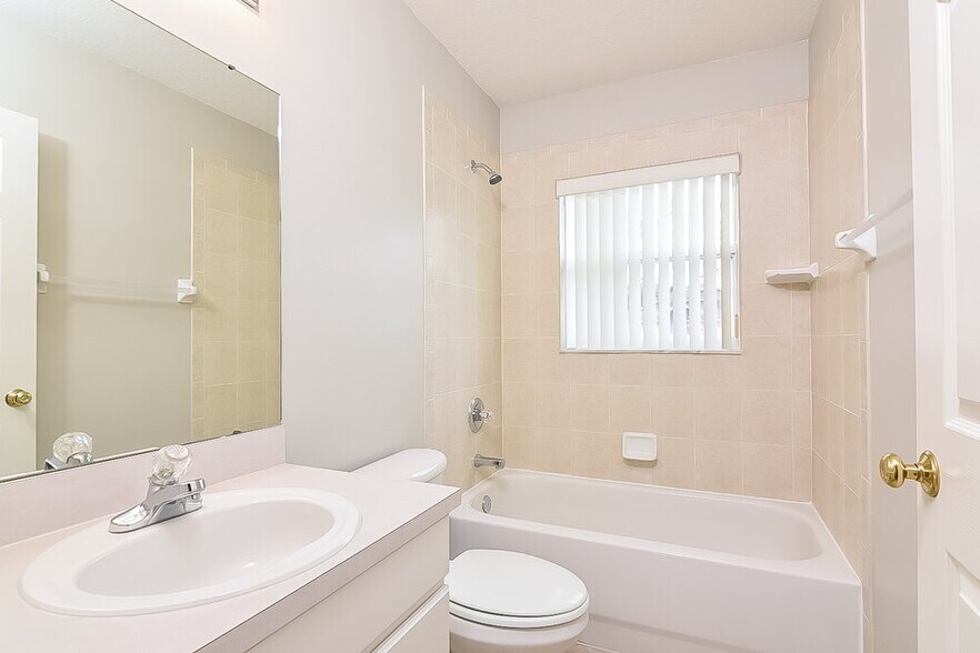 Building Photo - 4649 Roundview Ct